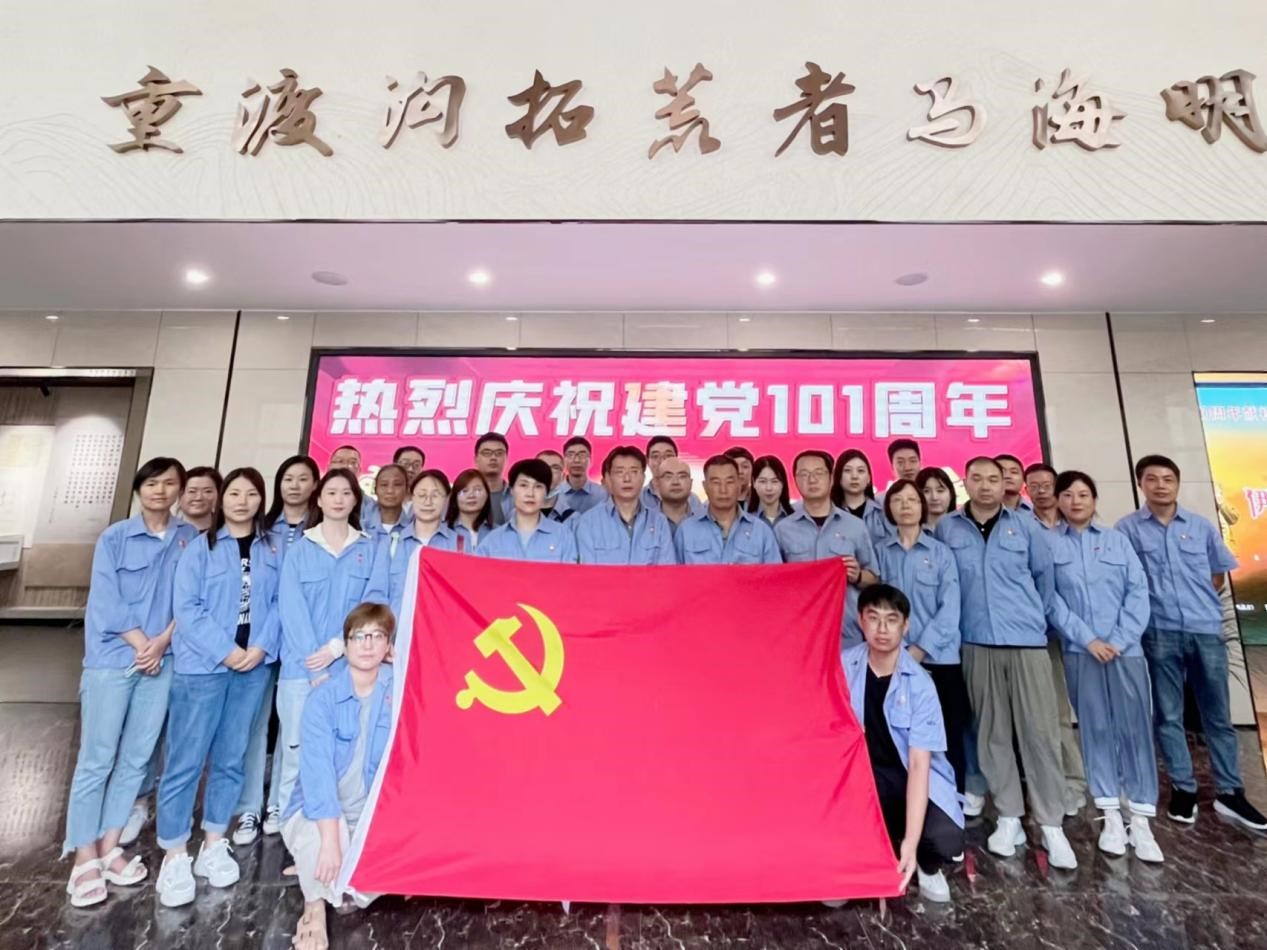 向先進(jìn)學(xué)習(xí)，向楷模致敬